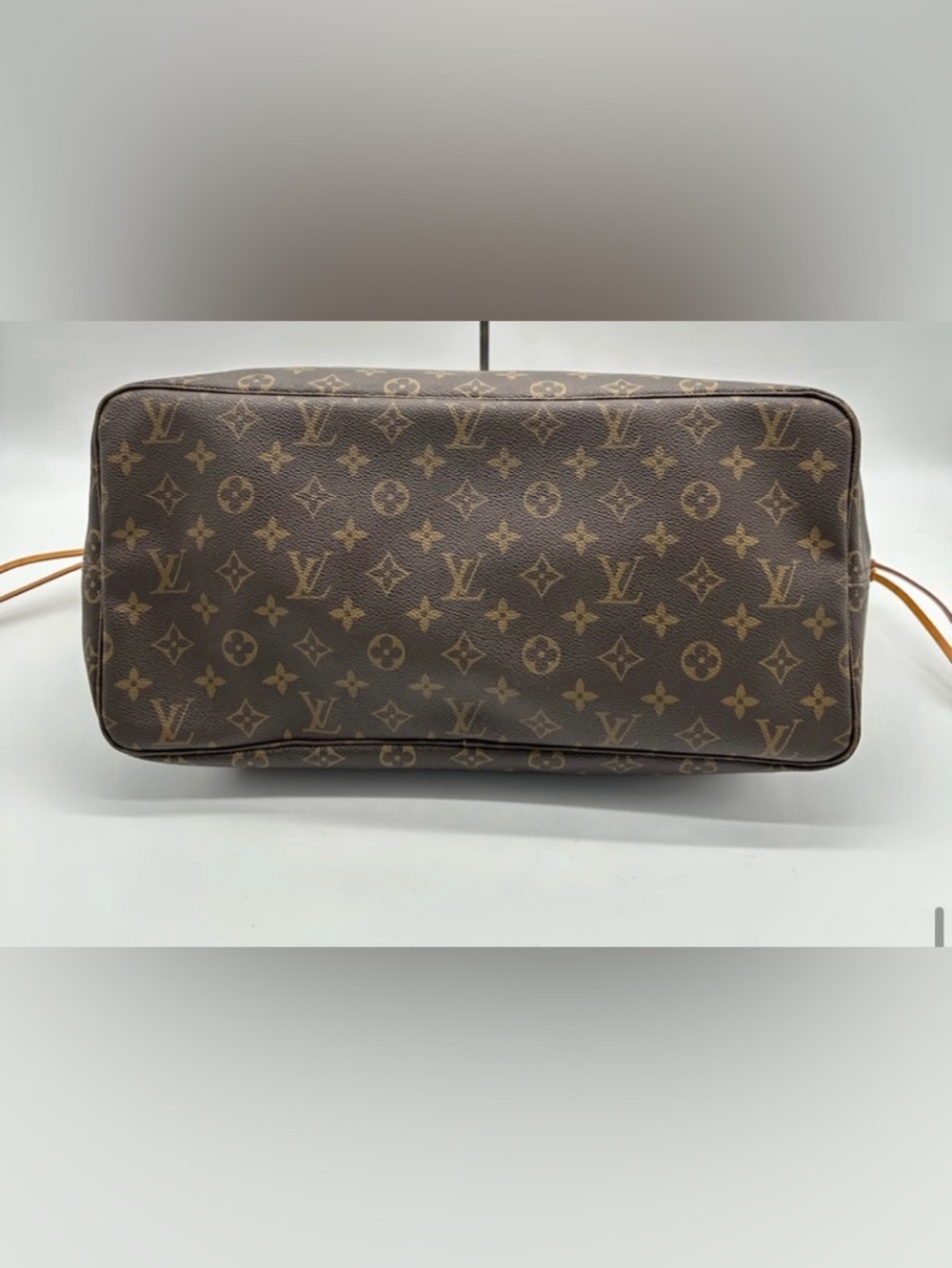 Louis Vuitton 
LV Monogram Neverfull GM - Picture 6 of 15